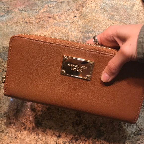 NWOT Michael KORS Clutch - Picture 5 of 6